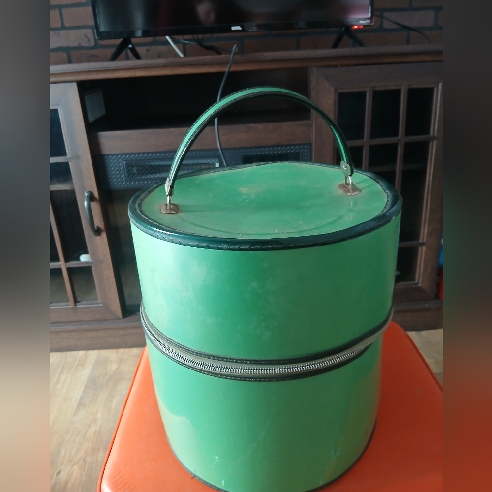 Vintage Green Round Train Case with Top Handle